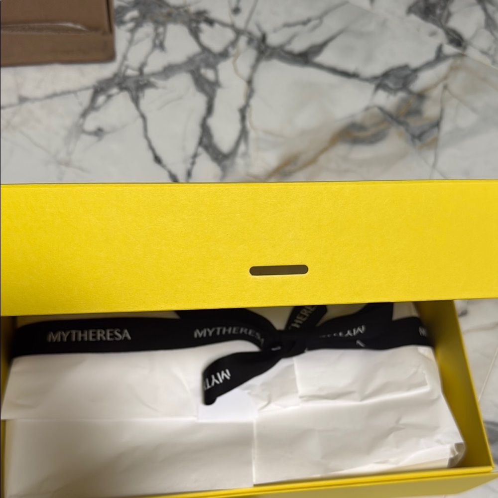 MYTHERESA Yellow Gift Box - Picture 3 of 12